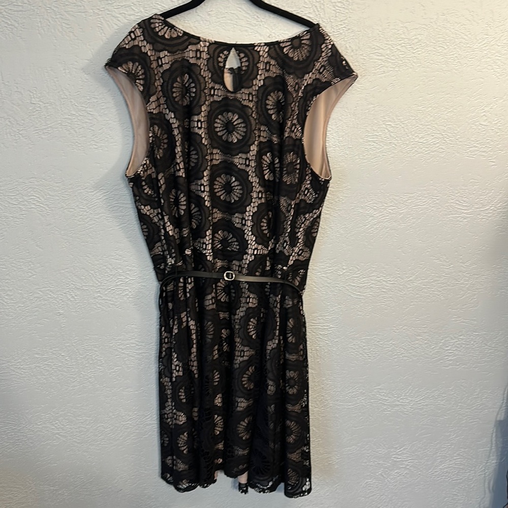 Beautiful dress: Tan with the black lace is very classy with keyhole in front.